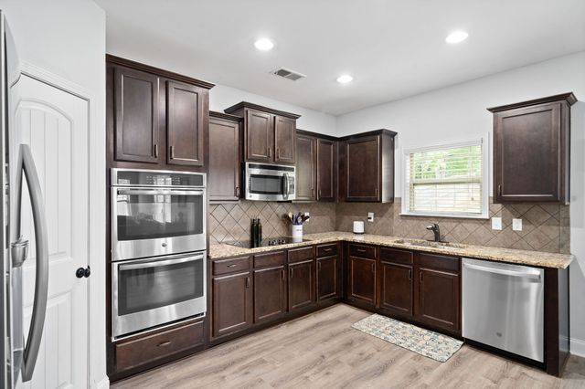 735 Sturdivant Dr, Clarksville, TN 37042