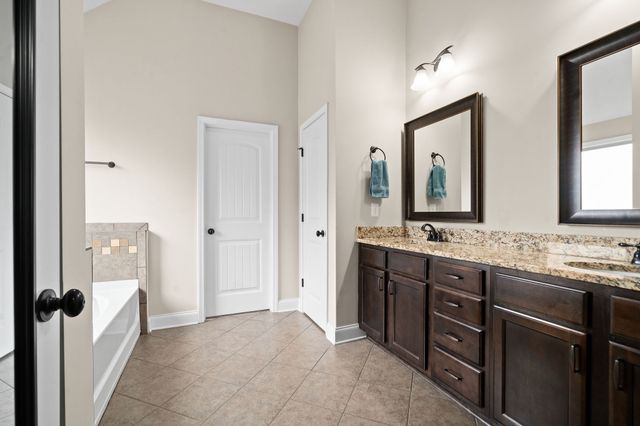 735 Sturdivant Dr, Clarksville, TN 37042