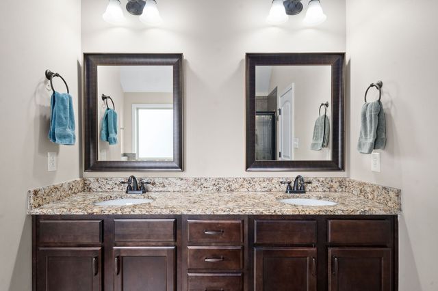 735 Sturdivant Dr, Clarksville, TN 37042