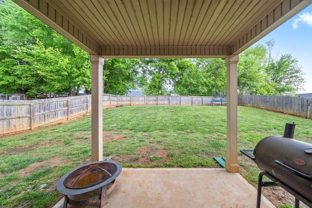 735 Sturdivant Dr, Clarksville, TN 37042