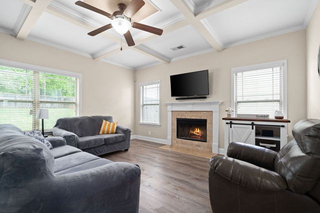 735 Sturdivant Dr, Clarksville, TN 37042