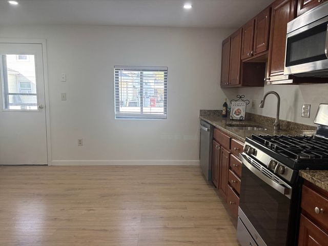 146 Willow Street 22, Waltham, MA 02453