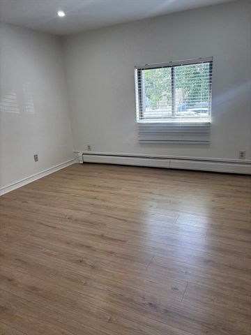 146 Willow Street 22, Waltham, MA 02453