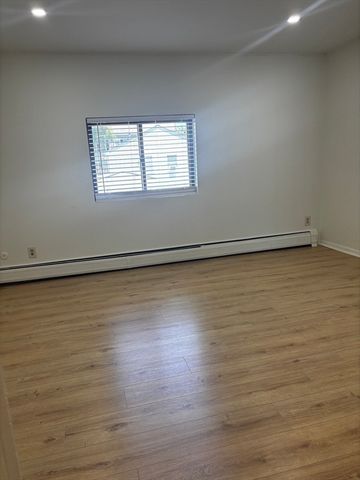 146 Willow Street 22, Waltham, MA 02453