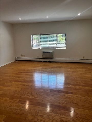 146 Willow Street 22, Waltham, MA 02453