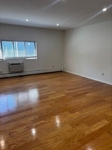 146 Willow Street 22, Waltham, MA 02453