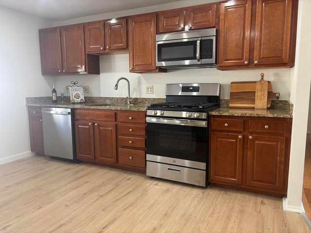 146 Willow Street 22, Waltham, MA 02453