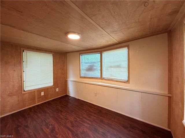 7847 Suncoast DR, North Fort Myers, FL 33917