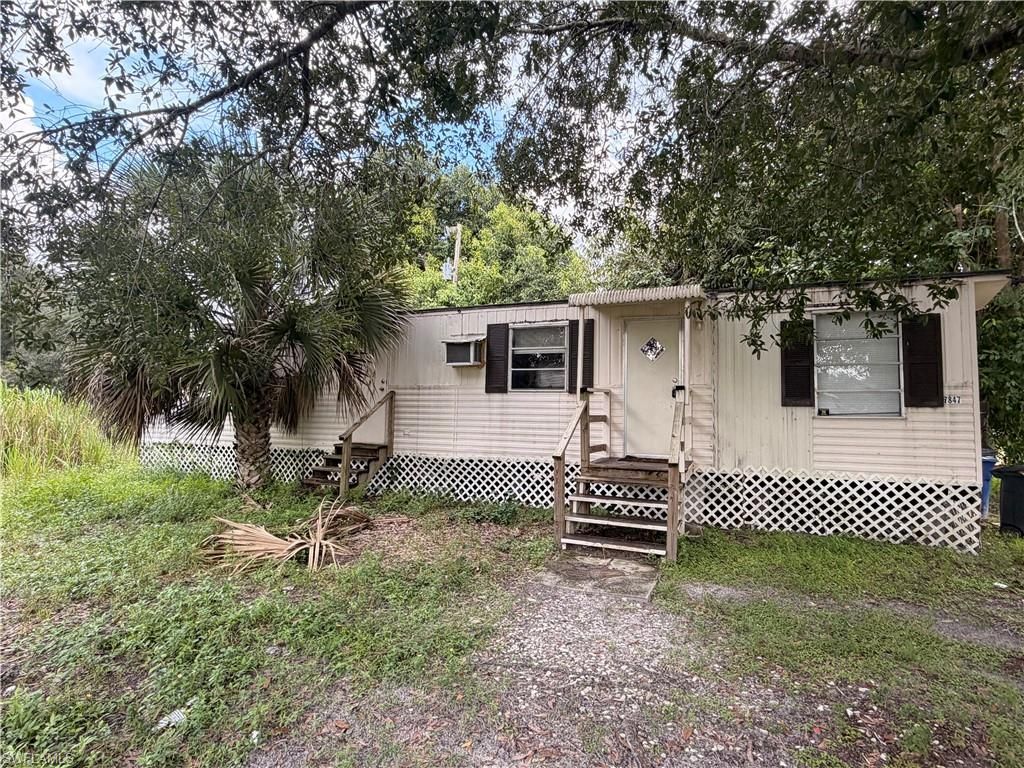 7847 Suncoast DR, North Fort Myers, FL 33917