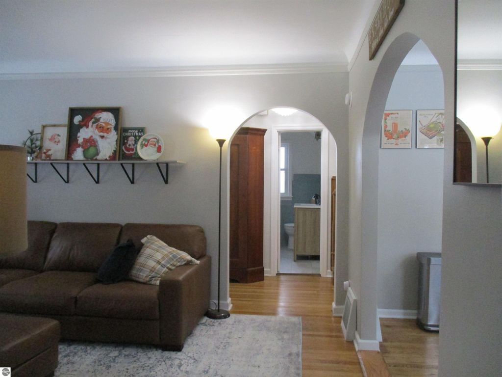 Image 6 of property listing at 1315 Mill Street, Midland, MI 48640