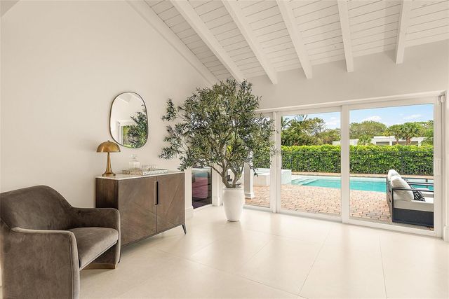 4877 Pineview Circle, Delray Beach, FL 33445