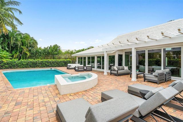 4877 Pineview Circle, Delray Beach, FL 33445