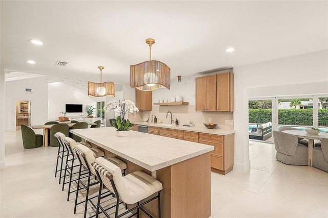 4877 Pineview Circle, Delray Beach, FL 33445