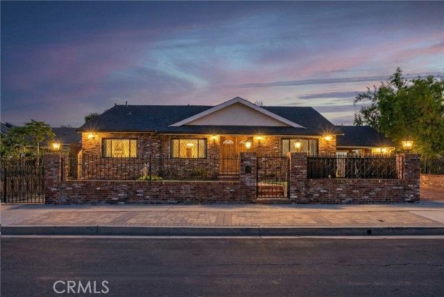 10835 Petit Avenue, Granada Hills (los Angeles), CA 91344