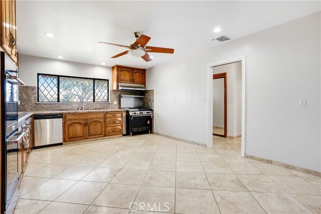 10835 Petit Avenue, Granada Hills (los Angeles), CA 91344