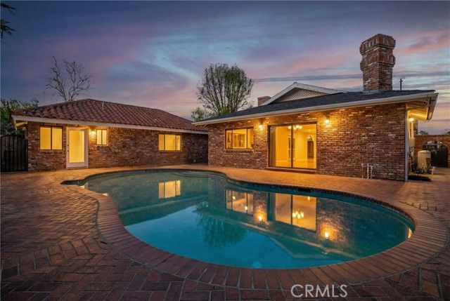 10835 Petit Avenue, Granada Hills (los Angeles), CA 91344