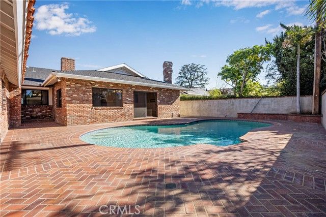 10835 Petit Avenue, Granada Hills (los Angeles), CA 91344