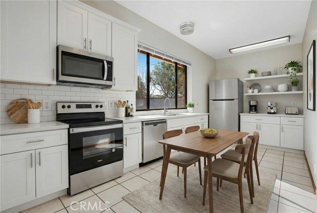 10835 Petit Avenue, Granada Hills (los Angeles), CA 91344