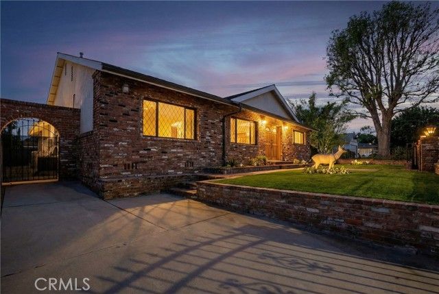 10835 Petit Avenue, Granada Hills (los Angeles), CA 91344