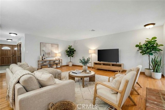 10835 Petit Avenue, Granada Hills (los Angeles), CA 91344