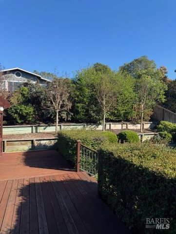 48 Clemente Ct, Novato, CA 94945