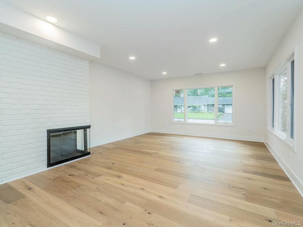 48 Buckeye Road, Glen Cove, NY 11542 — photo 4