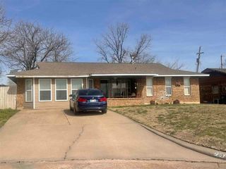 7315 NW Compass Dr, Lawton, OK 73505