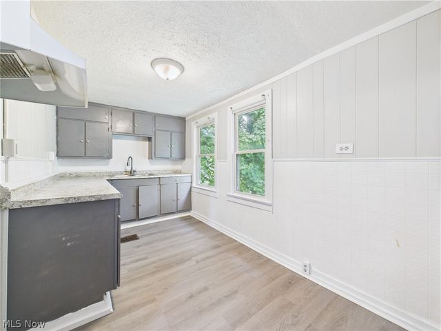 448 E Voris Street, Akron, OH 44311