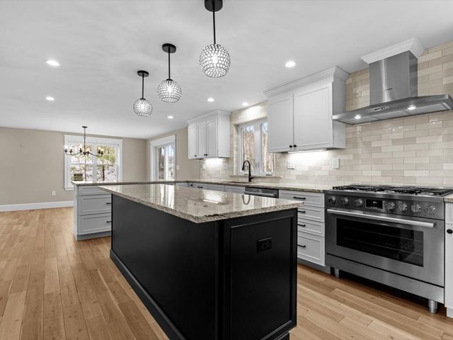 4 Hazeltine Rd, Upton, MA 01568