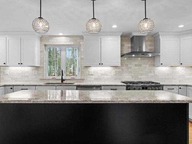 4 Hazeltine Rd, Upton, MA 01568