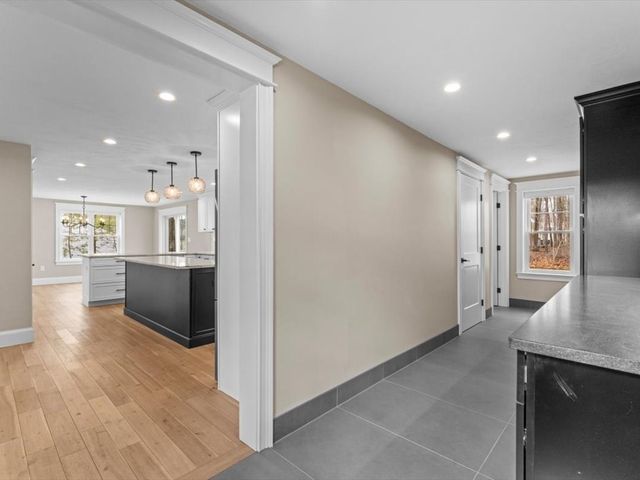 4 Hazeltine Rd, Upton, MA 01568