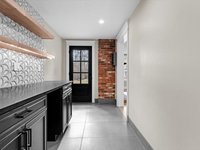 4 Hazeltine Rd, Upton, MA 01568