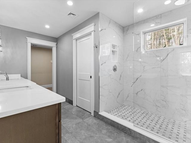 4 Hazeltine Rd, Upton, MA 01568