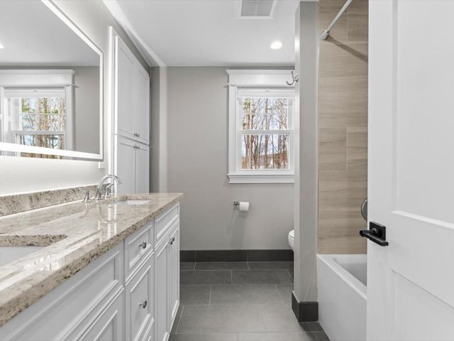 4 Hazeltine Rd, Upton, MA 01568