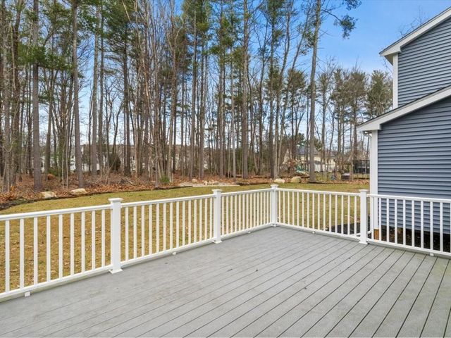 4 Hazeltine Rd, Upton, MA 01568