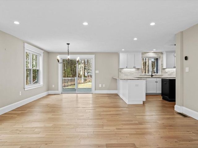 4 Hazeltine Rd, Upton, MA 01568