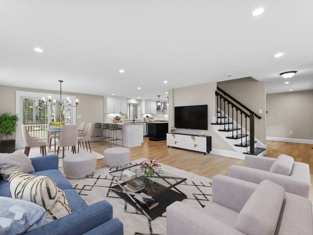 4 Hazeltine Rd, Upton, MA 01568