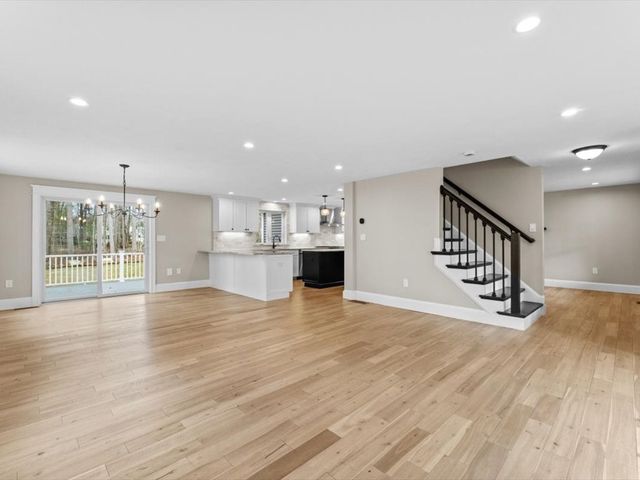 4 Hazeltine Rd, Upton, MA 01568