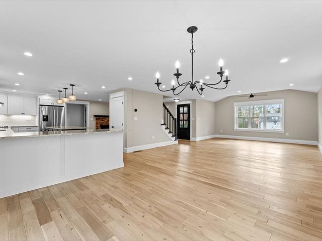 4 Hazeltine Rd, Upton, MA 01568