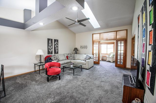 6800 Fremont Lane, Woodbury, MN 55125