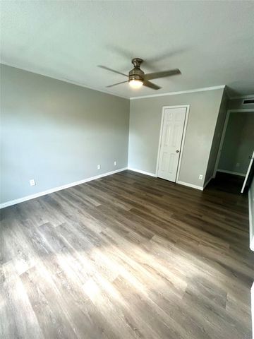 409 S Holiday Drive, Grand Prairie, TX 75052