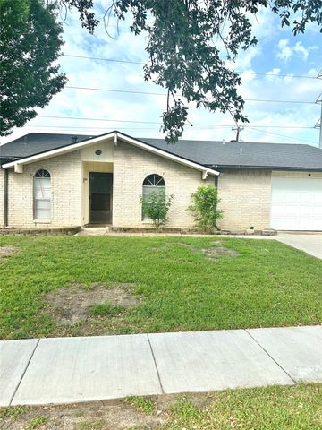409 S Holiday Drive, Grand Prairie, TX 75052