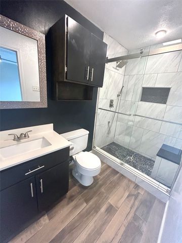 409 S Holiday Drive, Grand Prairie, TX 75052