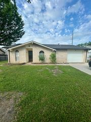409 S Holiday Drive, Grand Prairie, TX 75052
