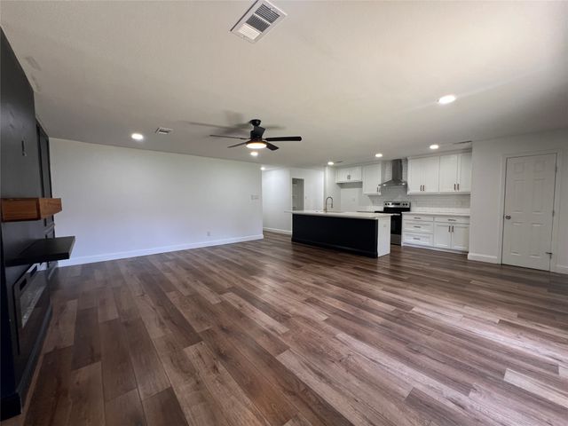 1809 Pilot Way, Garland, TX 75040