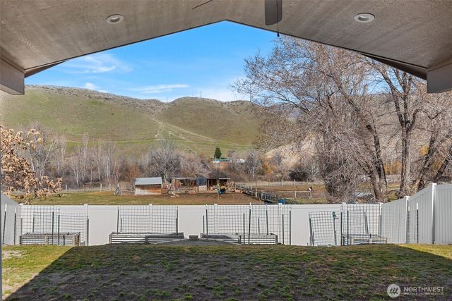 1275 Theo Way, Rock Island, WA 98850