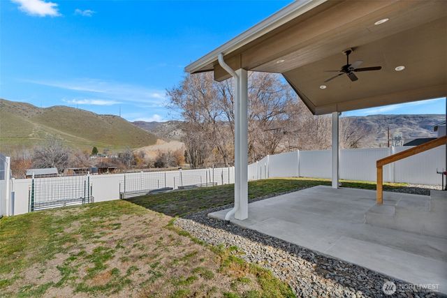 1275 Theo Way, Rock Island, WA 98850