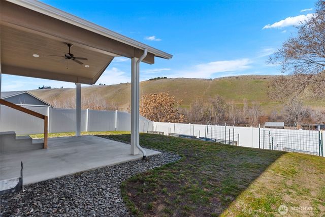 1275 Theo Way, Rock Island, WA 98850