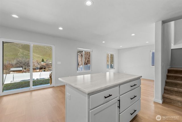 1275 Theo Way, Rock Island, WA 98850