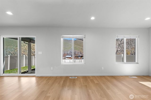 1275 Theo Way, Rock Island, WA 98850